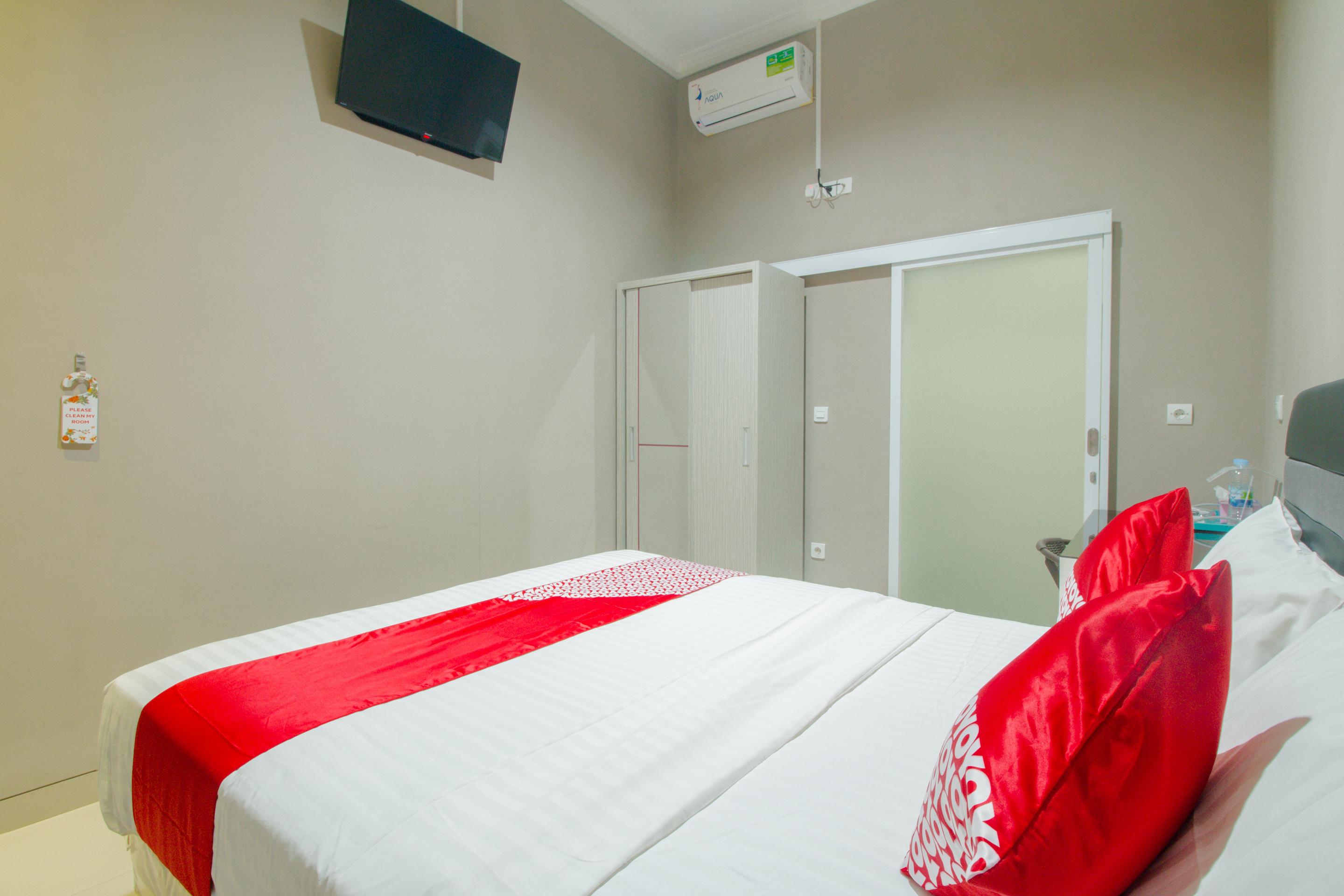 Oyo 871 Aira Costel Hotel Cianjur Exterior photo