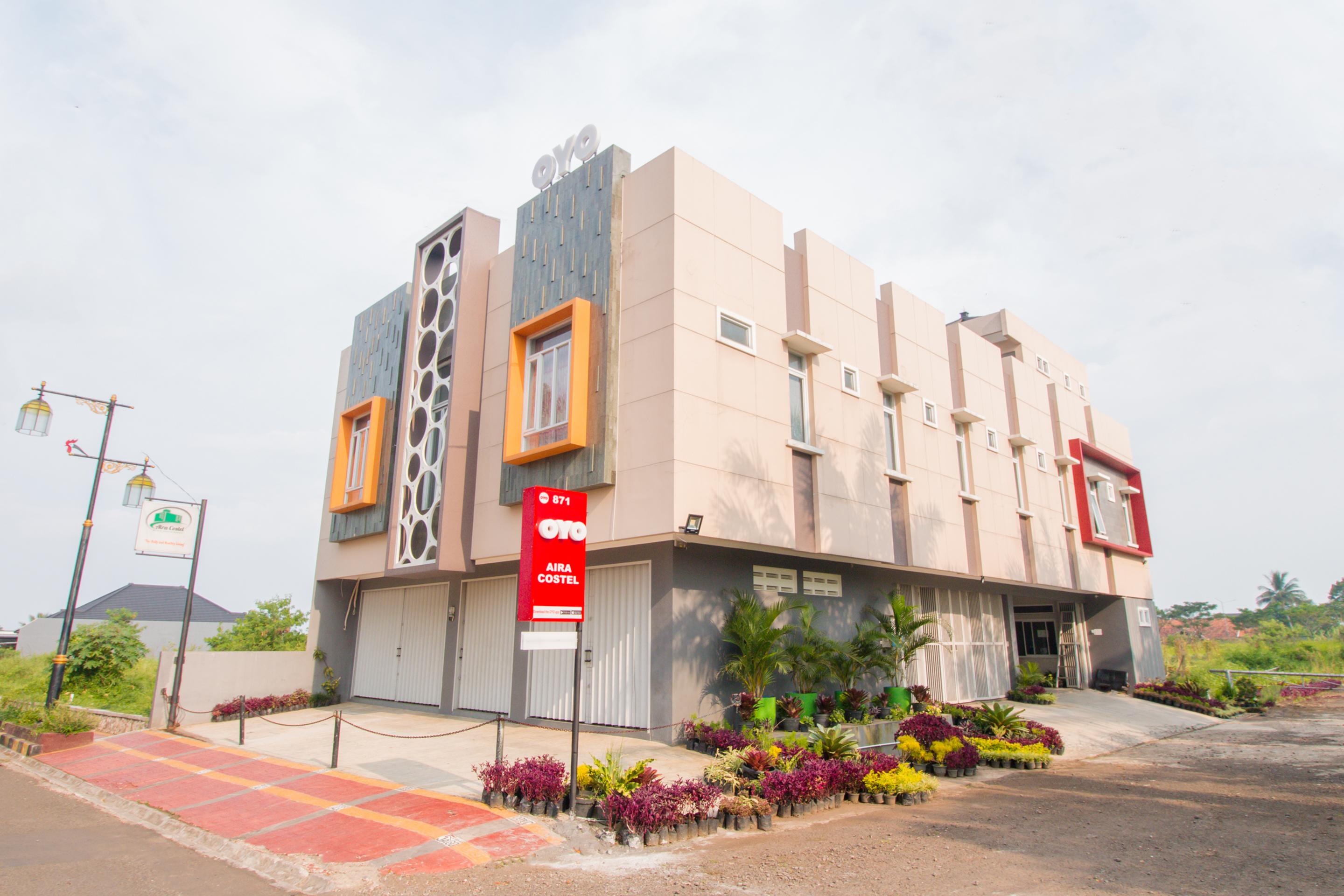 Oyo 871 Aira Costel Hotel Cianjur Exterior photo